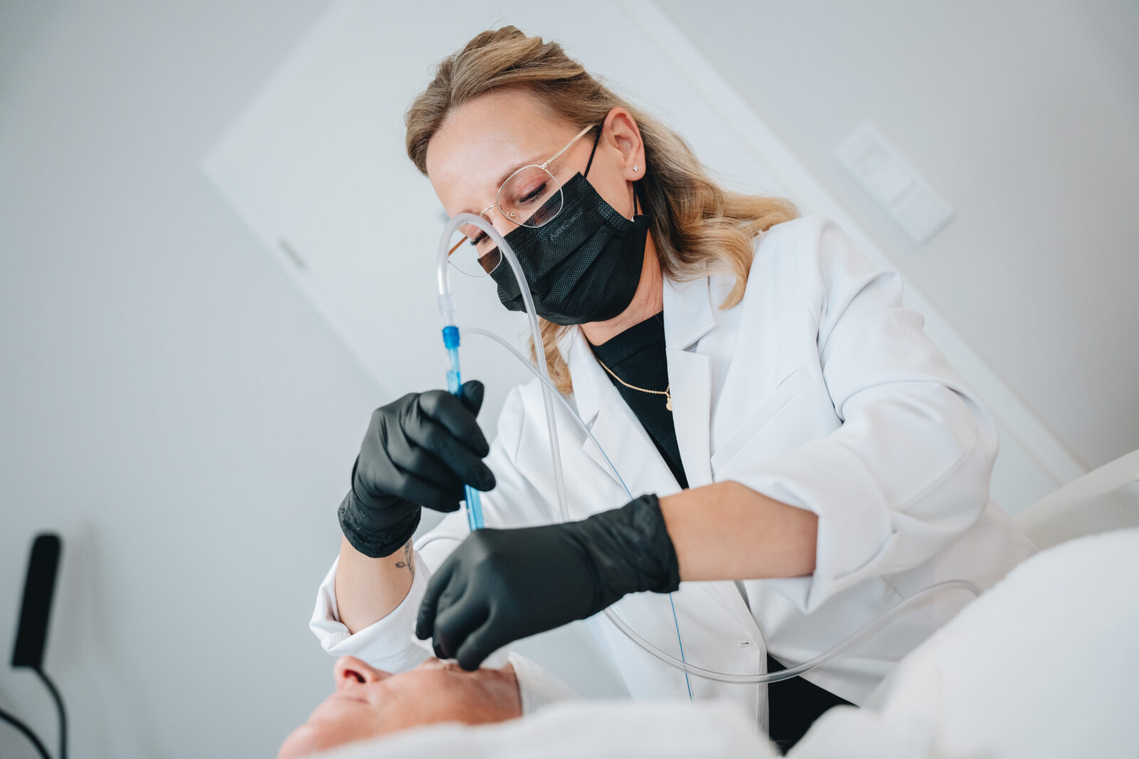 JetPeel Behandlung im bo-Institut Weinheim für Kundinnen und Kunden aus Mannheim und Heidelberg